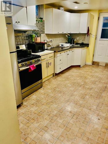 Bsmt - 21 Orchid Drive, Brampton, ON - Indoor Photo Showing Kitchen