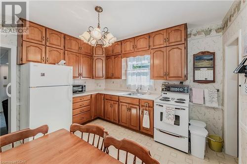 28 Roland Street, Guelph, ON - Indoor Photo Showing Kitchen