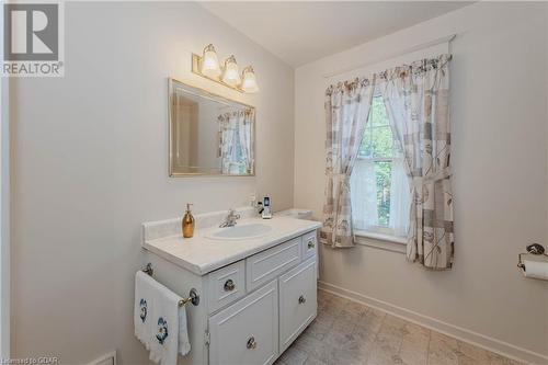 28 Roland Street, Guelph, ON - Indoor Photo Showing Bathroom