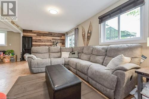 95 Crozier Street, Grand Valley, ON - Indoor Photo Showing Living Room