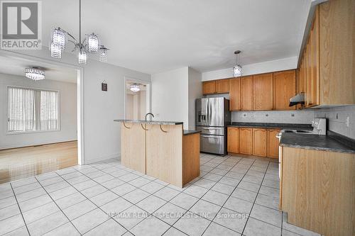 17 Pathmaster Road, Brampton, ON - Indoor Photo Showing Kitchen