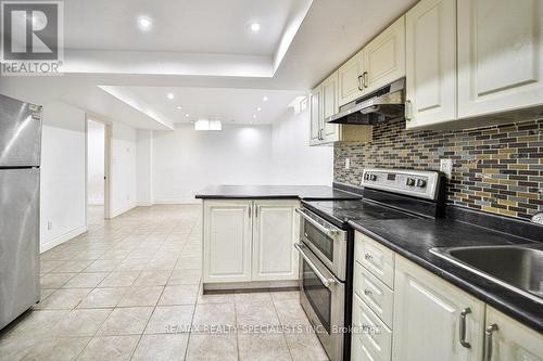 17 Pathmaster Road, Brampton, ON - Indoor Photo Showing Kitchen With Upgraded Kitchen