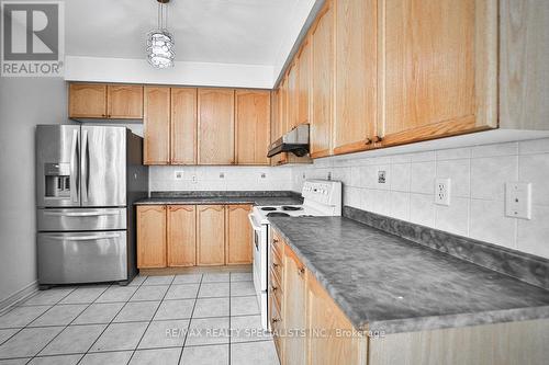 17 Pathmaster Road, Brampton, ON - Indoor Photo Showing Kitchen