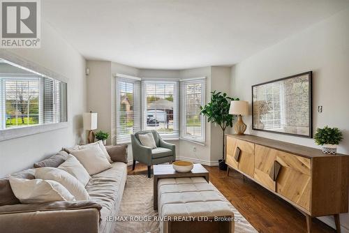 1922 Mapleridge Drive, Peterborough, ON - Indoor Photo Showing Living Room