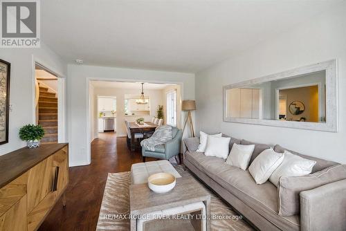 1922 Mapleridge Drive, Peterborough, ON - Indoor Photo Showing Living Room