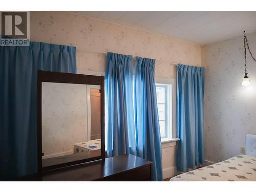 7517 6Th Street, Grand Forks, BC - Indoor Photo Showing Bedroom