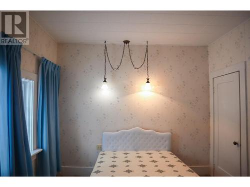 7517 6Th Street, Grand Forks, BC - Indoor Photo Showing Bedroom