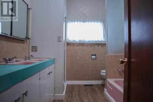 7517 6Th Street, Grand Forks, BC - Indoor Photo Showing Bathroom