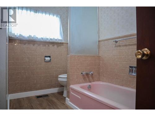 7517 6Th Street, Grand Forks, BC - Indoor Photo Showing Bathroom