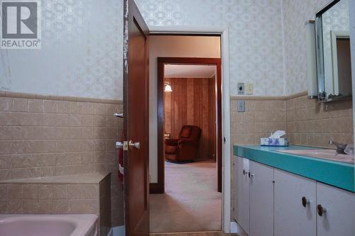 7517 6Th Street, Grand Forks, BC - Indoor Photo Showing Bathroom