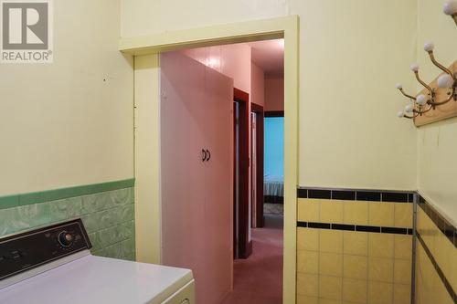 7517 6Th Street, Grand Forks, BC - Indoor Photo Showing Laundry Room