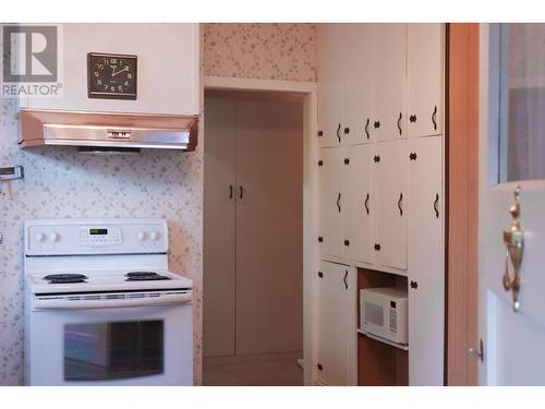 7517 6Th Street, Grand Forks, BC - Indoor Photo Showing Kitchen