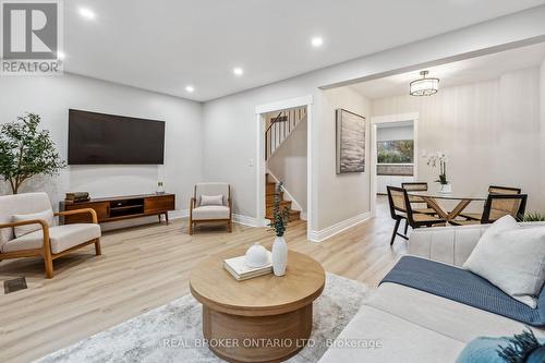 44 Ladysbridge Drive, Toronto, ON - Indoor Photo Showing Living Room