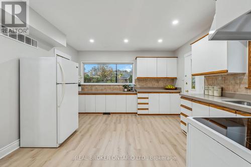 44 Ladysbridge Drive, Toronto, ON - Indoor Photo Showing Kitchen