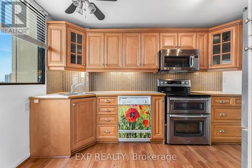 815 - 6500 Montevideo Road, Mississauga, ON - Indoor Photo Showing Kitchen