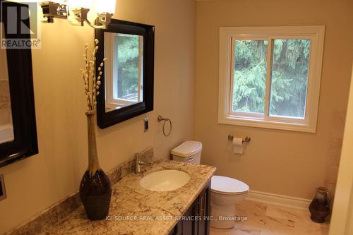 293 Stills Lane, Oakville, ON - Indoor Photo Showing Bathroom