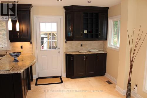 293 Stills Lane, Oakville, ON - Indoor Photo Showing Kitchen