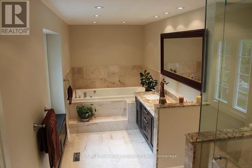 293 Stills Lane, Oakville, ON - Indoor Photo Showing Bathroom