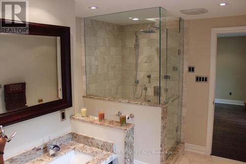 293 Stills Lane, Oakville, ON - Indoor Photo Showing Bathroom