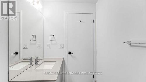 603 - 2481 Taunton Road, Oakville, ON - Indoor Photo Showing Bathroom