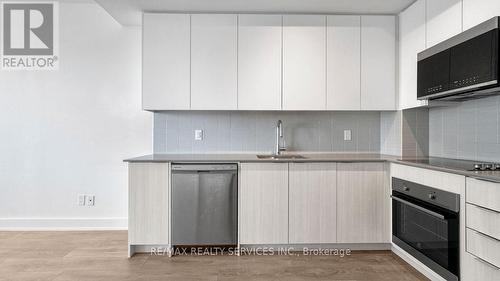 603 - 2481 Taunton Road, Oakville, ON - Indoor Photo Showing Kitchen