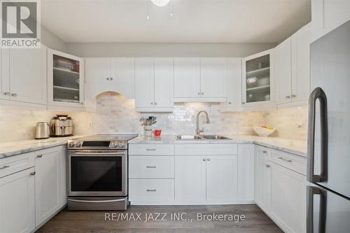 914 - 55 William Street E, Oshawa (Mclaughlin), ON - Indoor Photo Showing Kitchen With Double Sink With Upgraded Kitchen