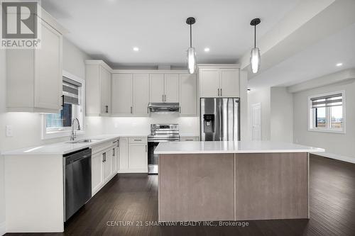 1592 Henrica Avenue, London, ON - Indoor Photo Showing Kitchen With Upgraded Kitchen