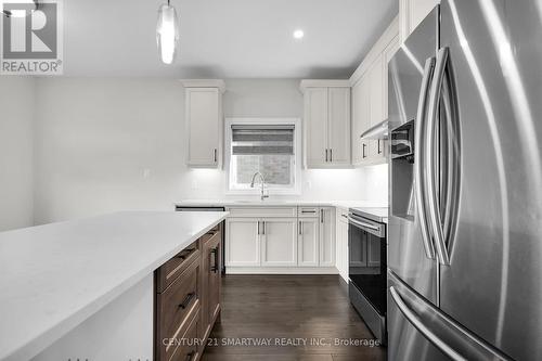 1592 Henrica Avenue, London, ON - Indoor Photo Showing Kitchen With Upgraded Kitchen