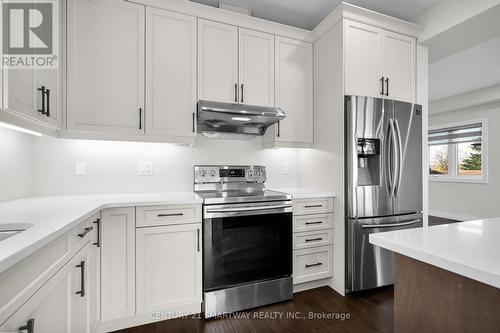 1592 Henrica Avenue, London, ON - Indoor Photo Showing Kitchen