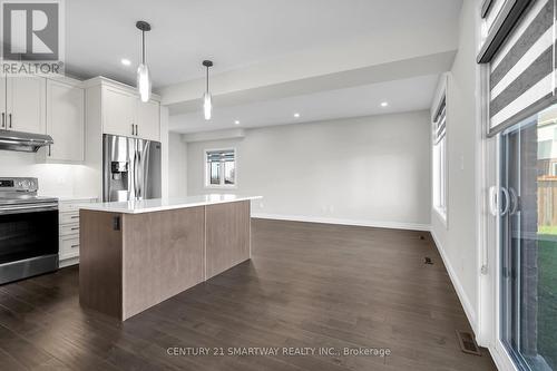 1592 Henrica Avenue, London, ON - Indoor Photo Showing Kitchen With Upgraded Kitchen