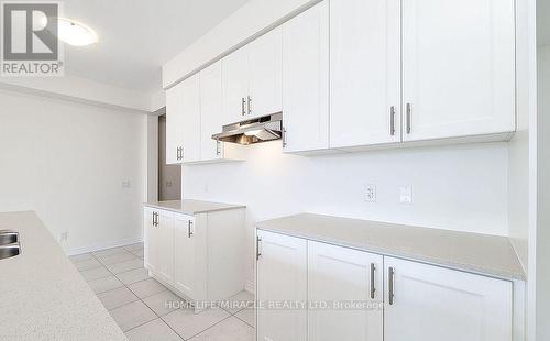 272 Broadacre Drive, Kitchener, ON - Indoor Photo Showing Kitchen