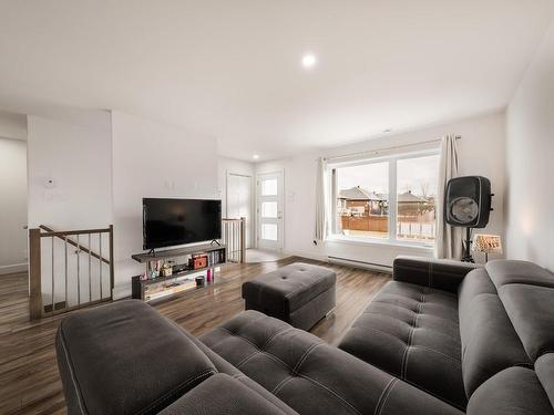 Living room - 2250 Rue Du Manoir, Drummondville, QC - Indoor Photo Showing Living Room