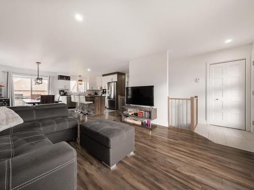 Living room - 2250 Rue Du Manoir, Drummondville, QC - Indoor Photo Showing Living Room