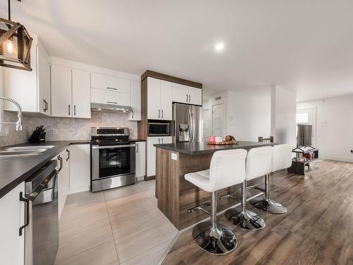 Kitchen - 2250 Rue Du Manoir, Drummondville, QC - Indoor Photo Showing Kitchen With Upgraded Kitchen