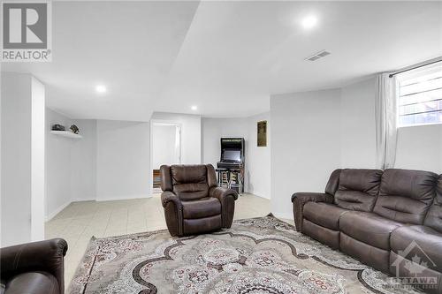 158 Lamplighters Drive, Ottawa, ON - Indoor Photo Showing Living Room