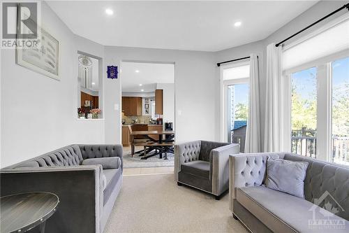 158 Lamplighters Drive, Ottawa, ON - Indoor Photo Showing Living Room