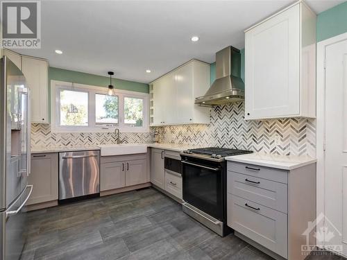 571 Duff Crescent, Beacon Hill North - South And Area (2102 - Beacon Hill North), ON - Indoor Photo Showing Kitchen With Upgraded Kitchen