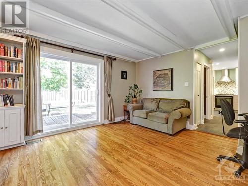 571 Duff Crescent, Beacon Hill North - South And Area (2102 - Beacon Hill North), ON - Indoor Photo Showing Living Room