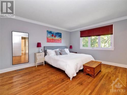 571 Duff Crescent, Beacon Hill North - South And Area (2102 - Beacon Hill North), ON - Indoor Photo Showing Bedroom