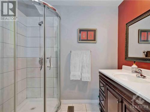 571 Duff Crescent, Beacon Hill North - South And Area (2102 - Beacon Hill North), ON - Indoor Photo Showing Bathroom