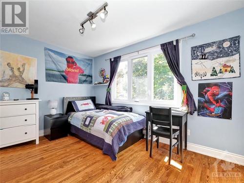 571 Duff Crescent, Beacon Hill North - South And Area (2102 - Beacon Hill North), ON - Indoor Photo Showing Bedroom