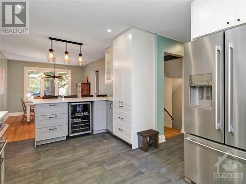 571 Duff Crescent, Beacon Hill North - South And Area (2102 - Beacon Hill North), ON - Indoor Photo Showing Kitchen