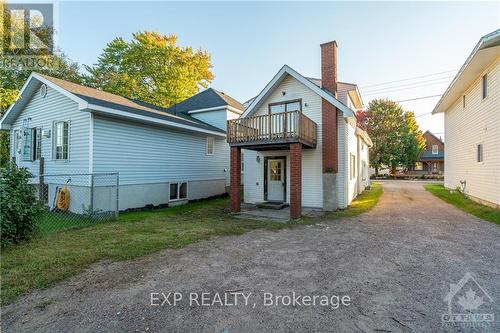 593 B Hamilton Street W, Laurentian Valley, ON - Outdoor With Balcony