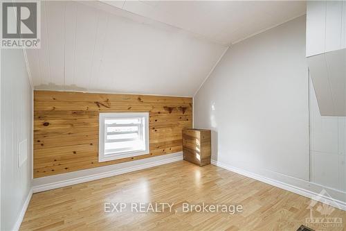 593 B Hamilton Street W, Laurentian Valley, ON - Indoor Photo Showing Other Room