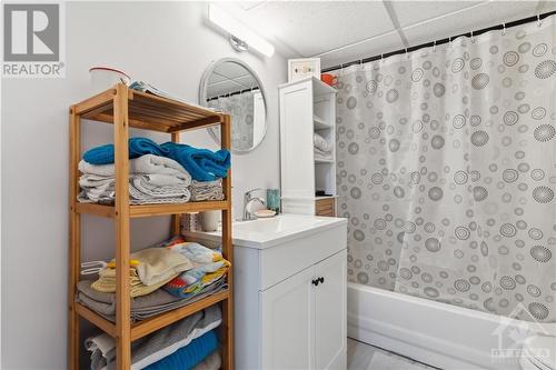 243 Clare Street, Ottawa, ON - Indoor Photo Showing Bathroom