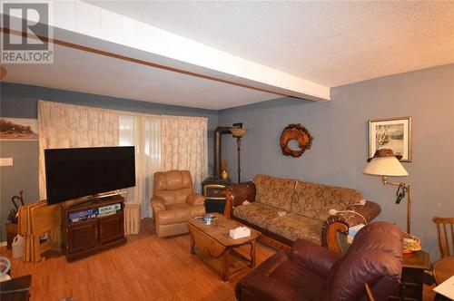 6096 Birch Lane, Lambton Shores, ON - Indoor Photo Showing Living Room