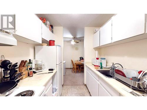 1804 Alpine Drive Unit# 210, Elkford, BC - Indoor Photo Showing Kitchen