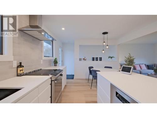 935 Mckay Road, West Kelowna, BC - Indoor Photo Showing Kitchen