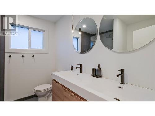 Main Floor Bathroom - 935 Mckay Road, West Kelowna, BC - Indoor Photo Showing Bathroom