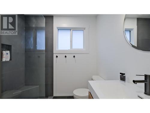 935 Mckay Road, West Kelowna, BC - Indoor Photo Showing Bathroom